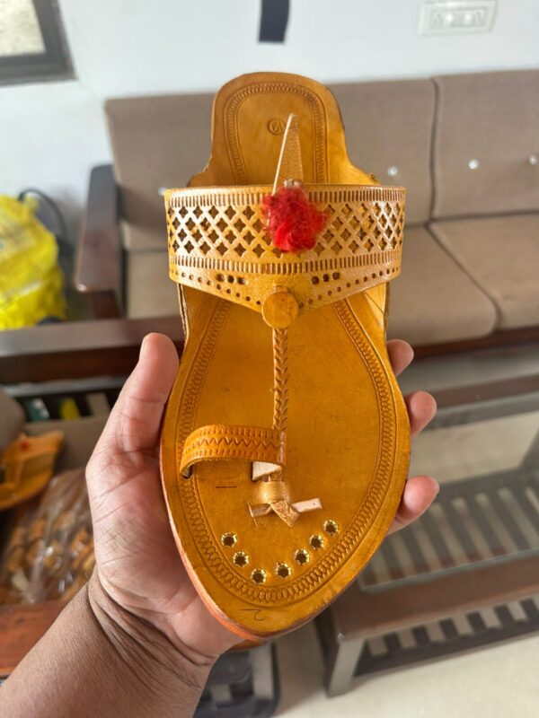 Classic Handcrafted Tan Kolhapuri Chappal – Traditional Kapshi Design